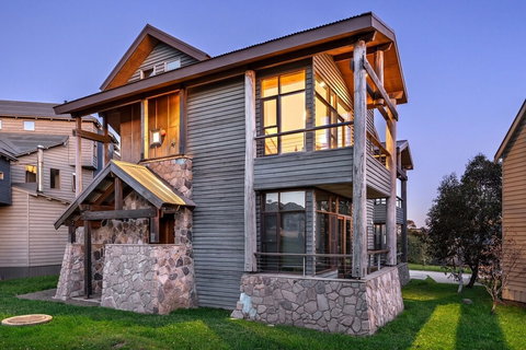 Triggerplant 4 - Holiday Sunshine Coast 1