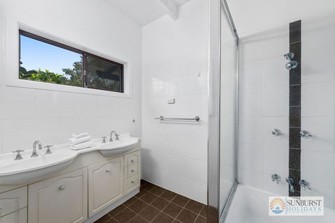 Pandanus On Emerald - Sunshine Coast Tourism 4