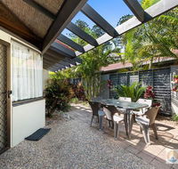 Sapphire Owl - Holiday Sunshine Coast