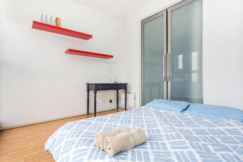 Location & Luxury In Central Of Melbourne 1207 - Holiday Sunshine Coast 2