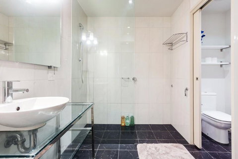 Location & Luxury In Central Of Melbourne 1207 - Holiday Sunshine Coast 4