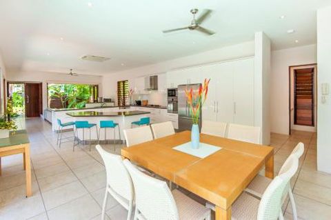Alcove Sands - Holiday Sunshine Coast 1