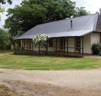Colonial Inn Guest Rooms - Holiday Sunshine Coast