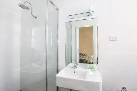 The Union Club Hotel - Holiday Sunshine Coast 1