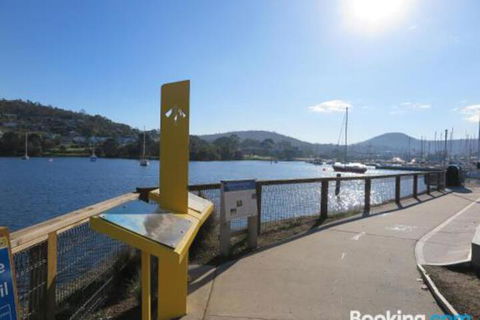 Beachside Rest - Holiday Sunshine Coast 4