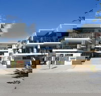 Maggies Beachfront Apt. 3 - Holiday Sunshine Coast