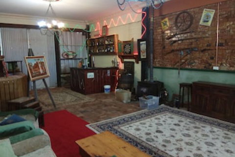 Boulder Lodge - Sunshine Coast Tourism 0