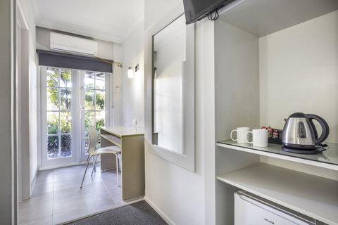 Nightcap At Skyways Hotel - Holiday Sunshine Coast 4