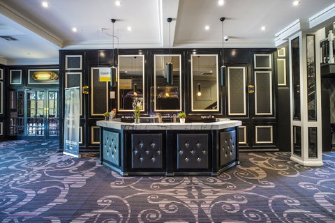 Nightcap At Skyways Hotel - Holiday Sunshine Coast 3