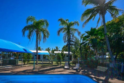 Ash's Holiday Units & Cafe - Holiday Sunshine Coast 5