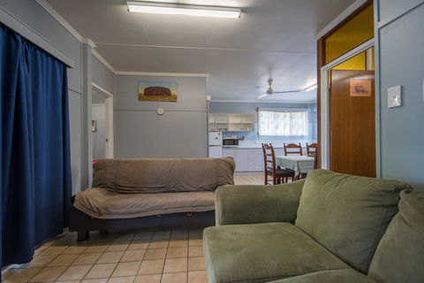Ash's Holiday Units & Cafe - Holiday Sunshine Coast 6