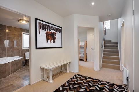 Alpenglow - Holiday Sunshine Coast 0