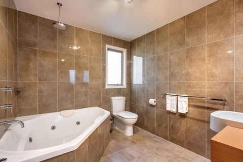 Alpenglow - Holiday Sunshine Coast 6