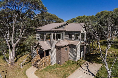 Alpenglow - Holiday Sunshine Coast 1