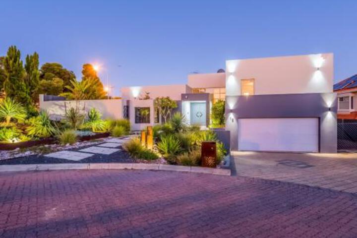 Dianella WA Sunshine Coast Tourism
