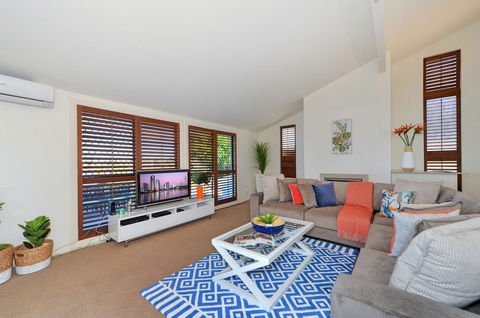 Mermaid Island Beach House - Sunshine Coast Tourism 2