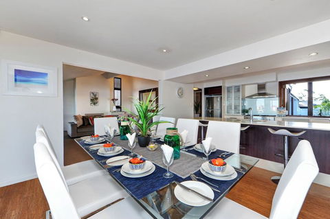 Mermaid Island Beach House - Sunshine Coast Tourism 1