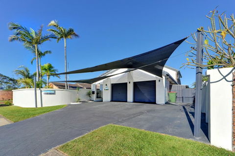 Mermaid Island Beach House - Sunshine Coast Tourism 0