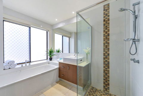 Mermaid Island Beach House - Sunshine Coast Tourism 3