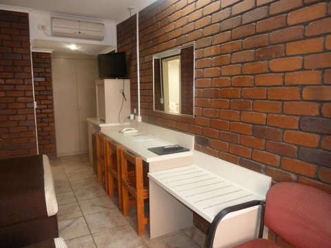 Pioneer Lodge Motel - Holiday Sunshine Coast 2