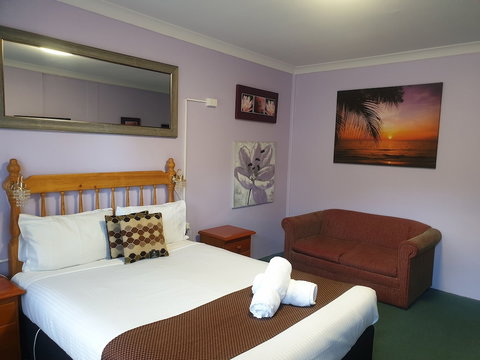 Valley View Motel - Sunshine Coast Tourism 4