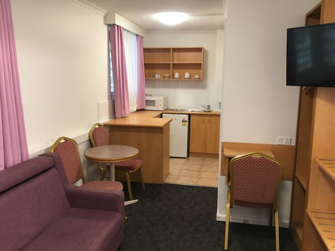 Edgecliff Lodge Motel - Sunshine Coast Tourism 6