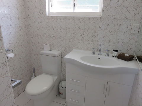 Airlie Beach Apartments - Holiday Sunshine Coast 4