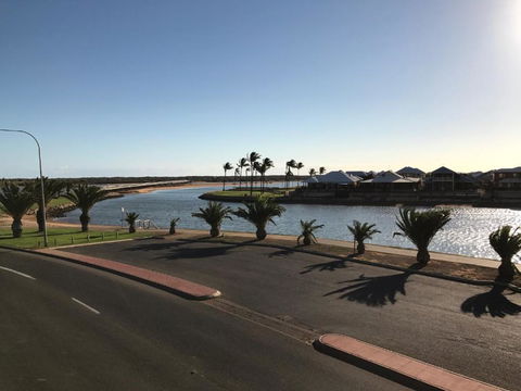 Gascoyne Hotel - Holiday Sunshine Coast 1