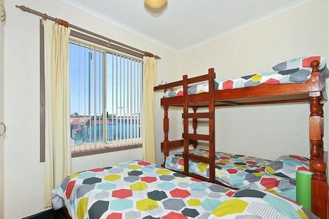 Sun & Fun - Sunshine Coast Tourism 1