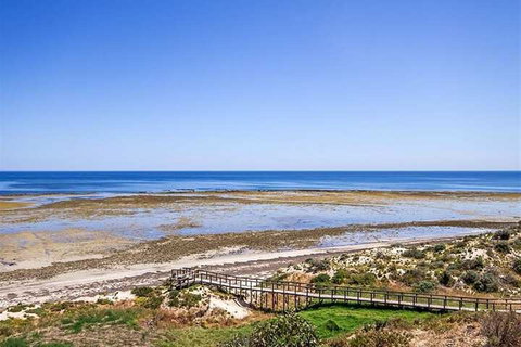 Sun & Fun - Sunshine Coast Tourism 2