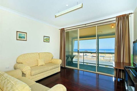 Sun & Fun - Sunshine Coast Tourism 5