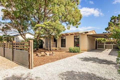 Sea Devine - Holiday Sunshine Coast 0