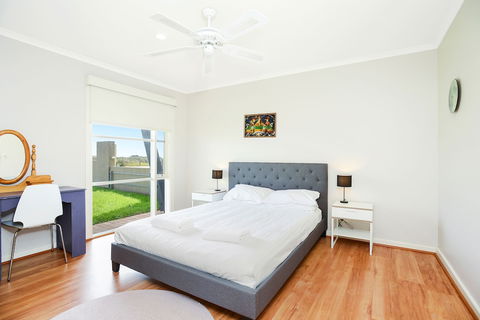 Salt - - Holiday Sunshine Coast 2