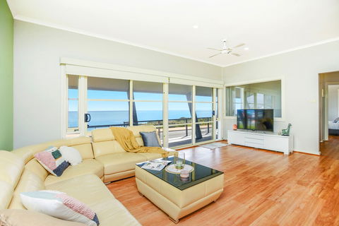 Salt - - Holiday Sunshine Coast 3