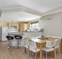 The Lighthouse - Holiday Sunshine Coast