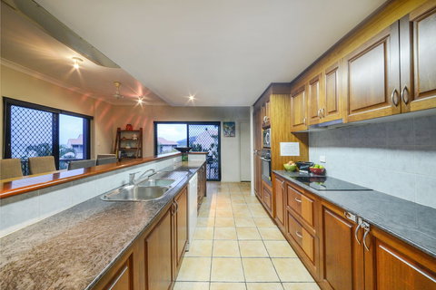 Airlie Harbour 3 Bedroom Apartment - Holiday Sunshine Coast 5