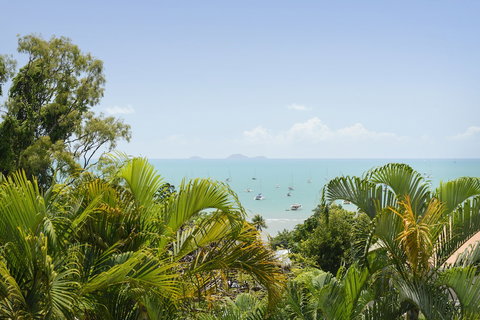 Airlie Harbour 3 Bedroom Apartment - Holiday Sunshine Coast 0