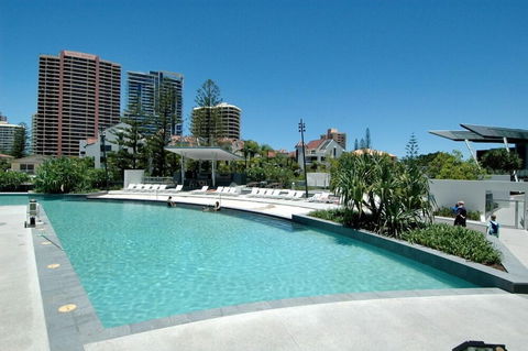 Apartment 4204 - HR Surfers Paradise - Holiday Sunshine Coast 3