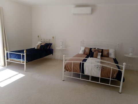 Hilltop Escape B&B - Sunshine Coast Tourism 4