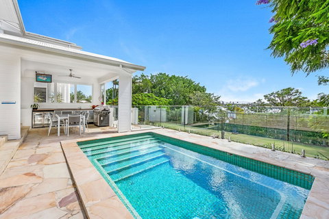 Hamptons Hideaway At The Cove - Holiday Sunshine Coast 1