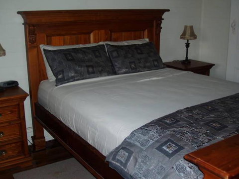 Tall Timbers Motel - Sunshine Coast Tourism 3