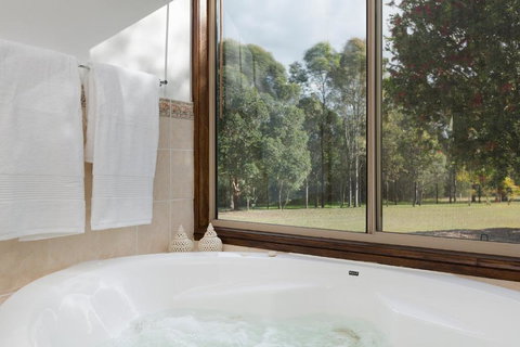 Windsors Edge Cottage Rothbury - Sunshine Coast Tourism 4