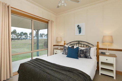 Windsors Edge Cottage Rothbury - Sunshine Coast Tourism 3