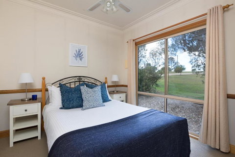 Windsors Edge Cottage Rothbury - Sunshine Coast Tourism 1