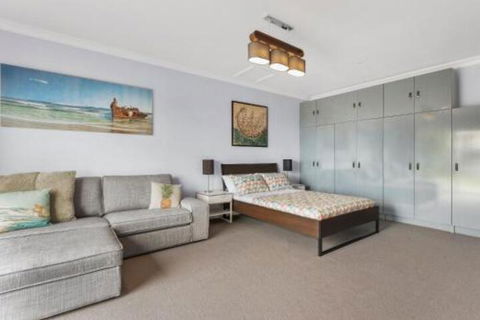 Art House - Holiday Sunshine Coast 7