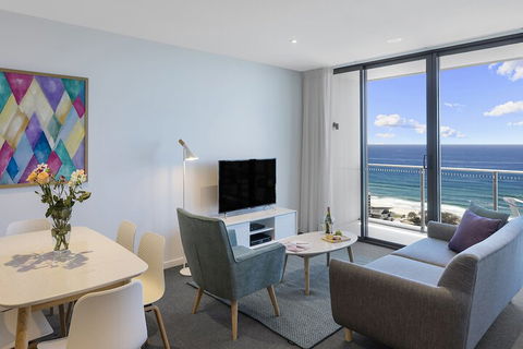 Avani Broadbeach Residences - Holiday Sunshine Coast 7