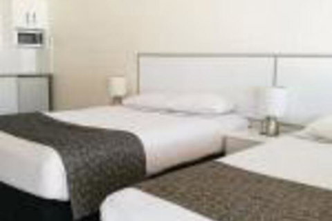 Augathella Motel & Caravan Park - Sunshine Coast Tourism 0