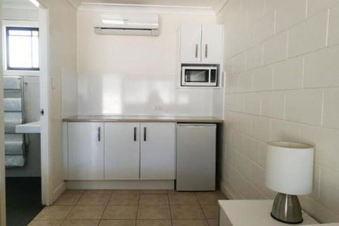 Augathella Motel & Caravan Park - Sunshine Coast Tourism 3