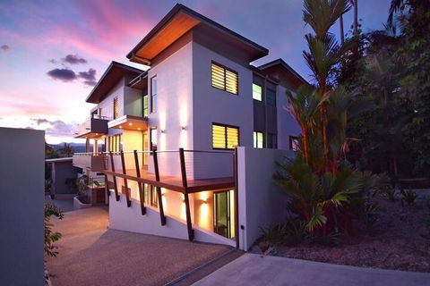 Villa One On Murphy Luxury Villa - Sunshine Coast Tourism 3