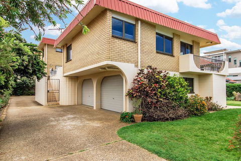 Amazing Ocean Views - Holiday Sunshine Coast 1